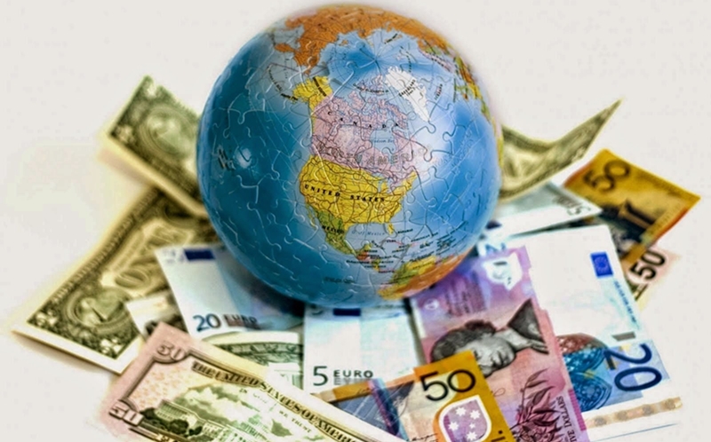 globe and money